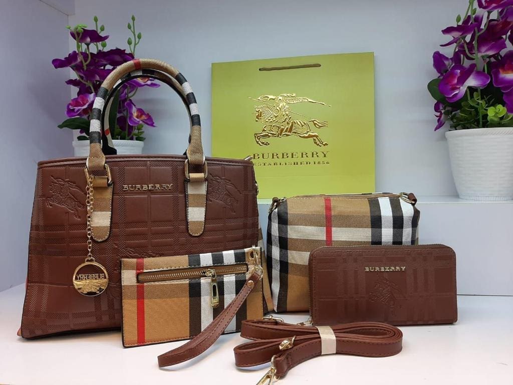 8215 BURBERRY Coffee Bag 4 pcs